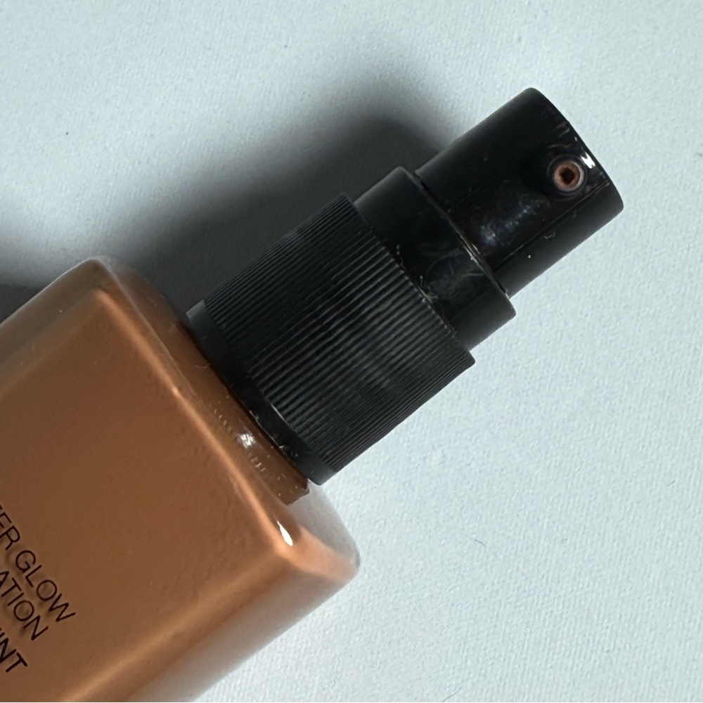 NARS Sheer Glow Foundation Shade New Guinea - Picture 2 of 5